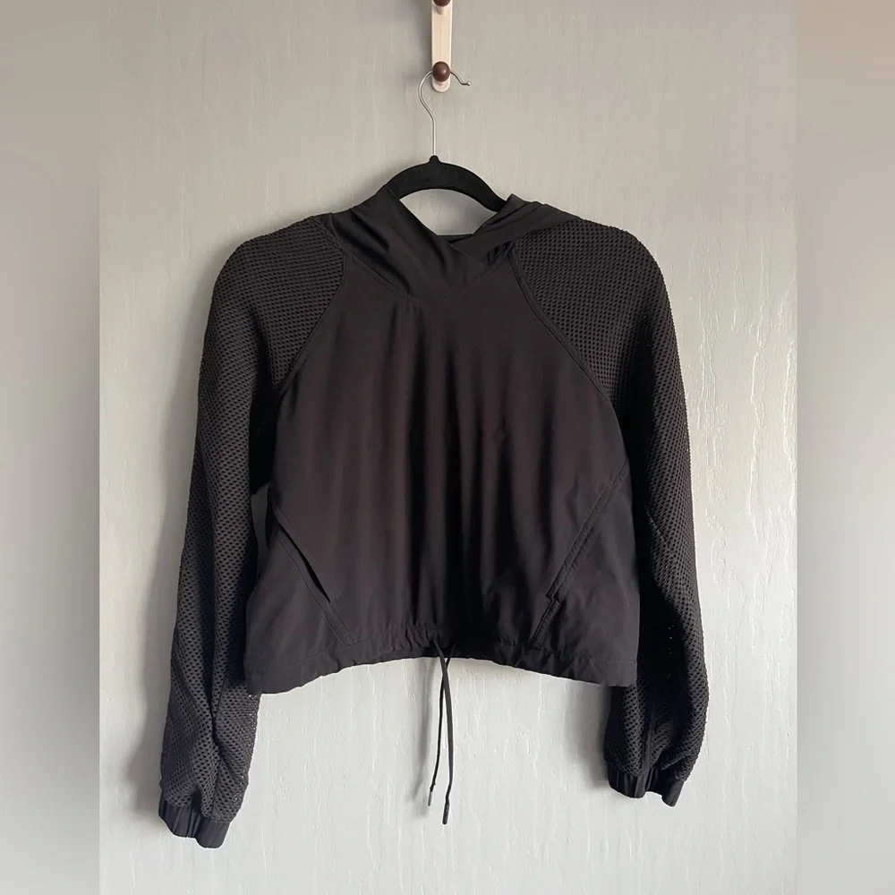 Lululemon Catch a Breeze Black Cropped Pullover Hoodie Fits like Women’s Size 2 - Picture 2 of 14
